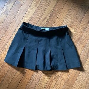 Abercrombie & Fitch pleated mid rise skort